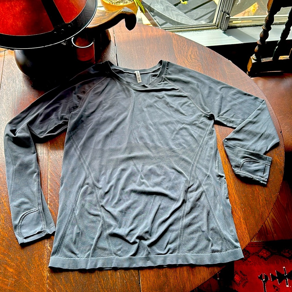 XL Athleta long sleeve workout top. Super stretchy. Pretty blue grey color. EUC